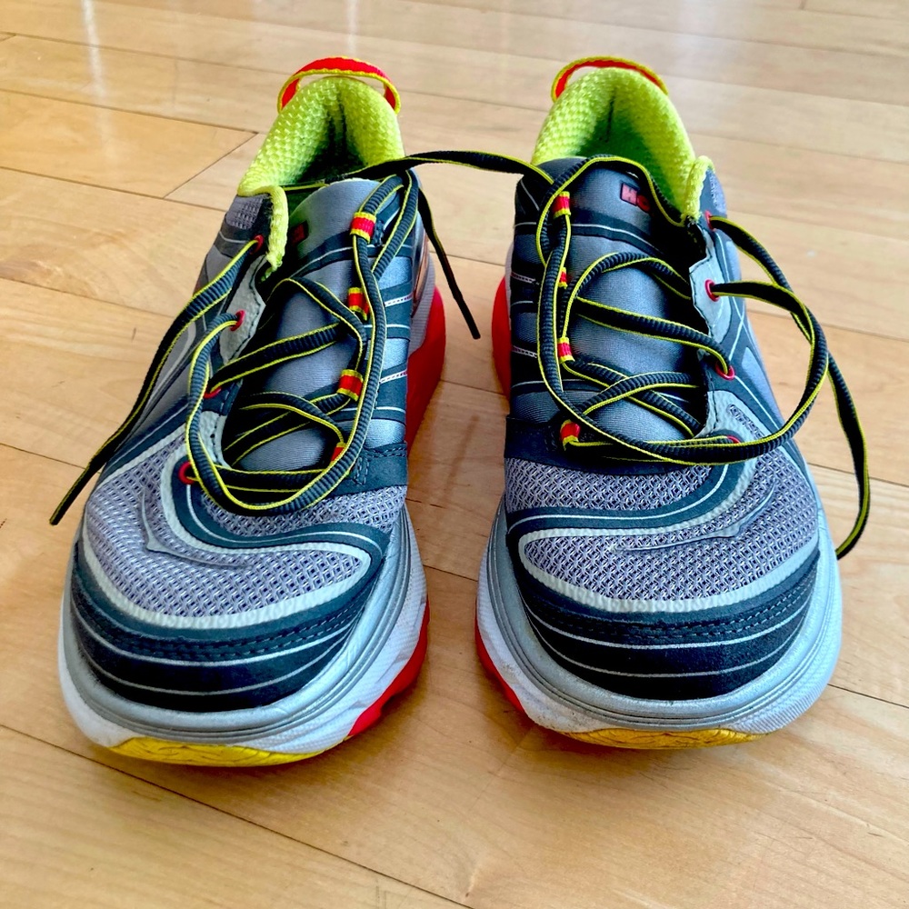 Size 7.5 Hoka sneakers - barely used!